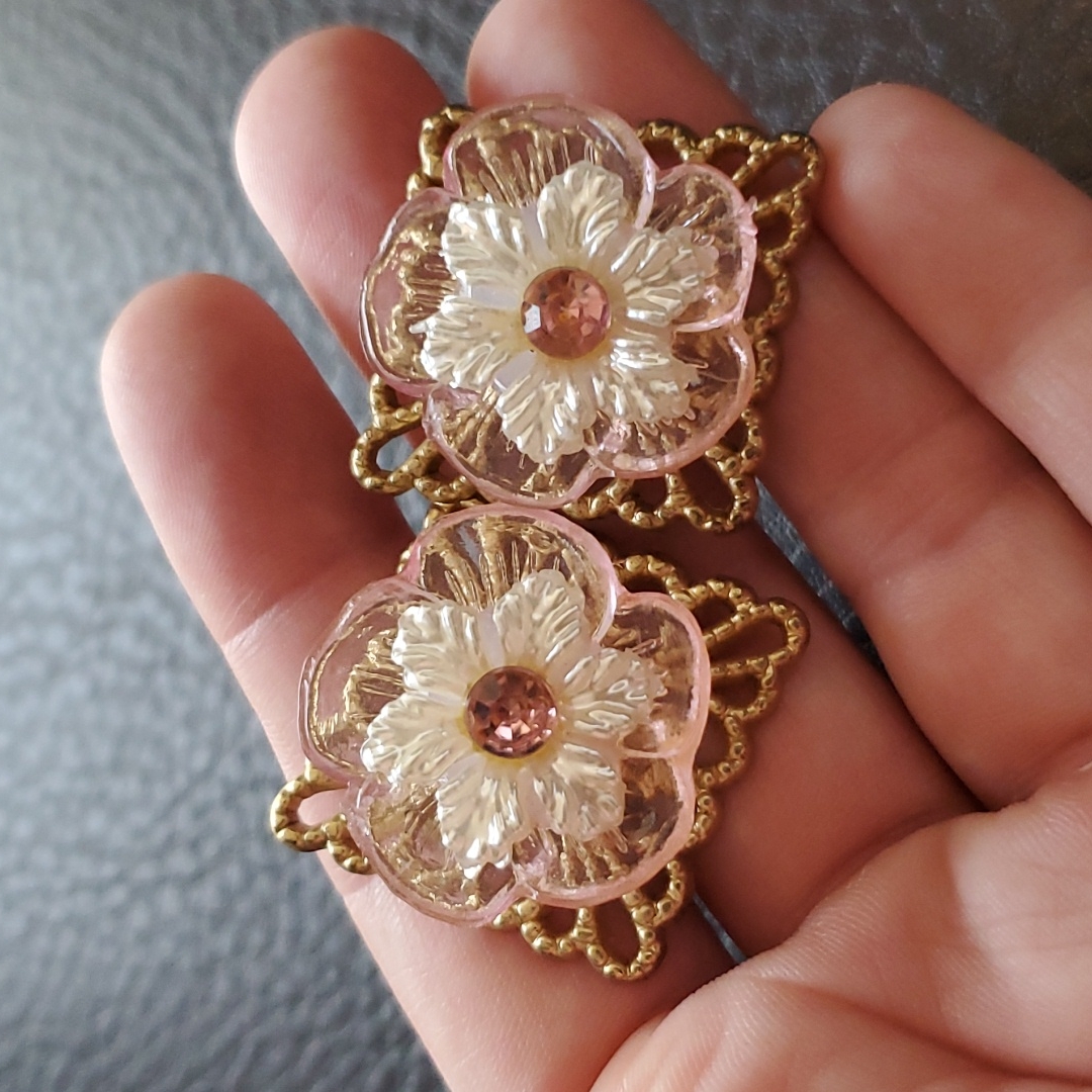 Vtg Two Sisters Clip On Earrings